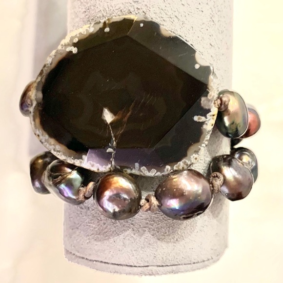 NEOT Unusual stone and pearl bracelet. Dramatic - Picture 2 of 2